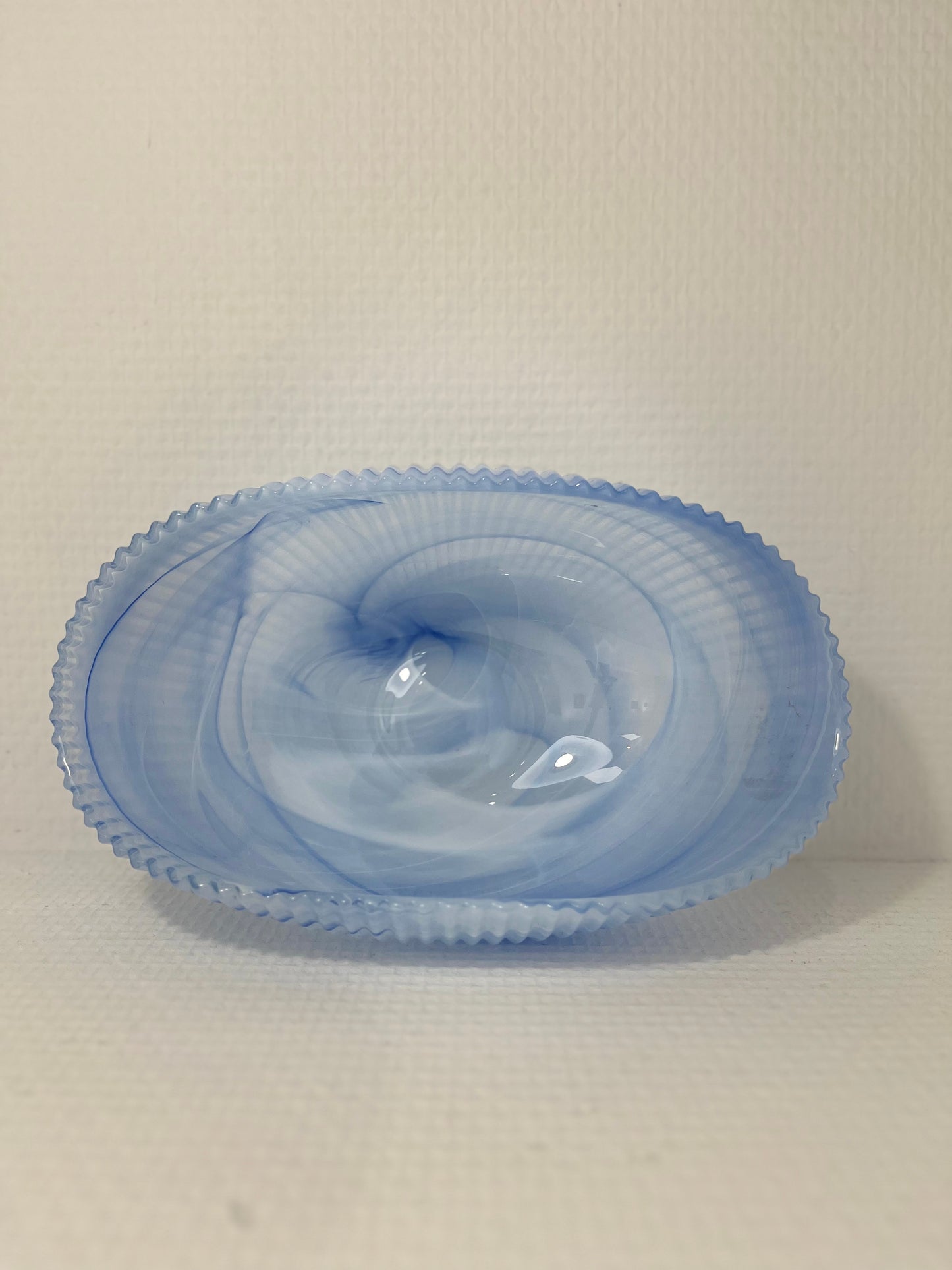 Vase oval en verre soufflé a imprimé coquillage