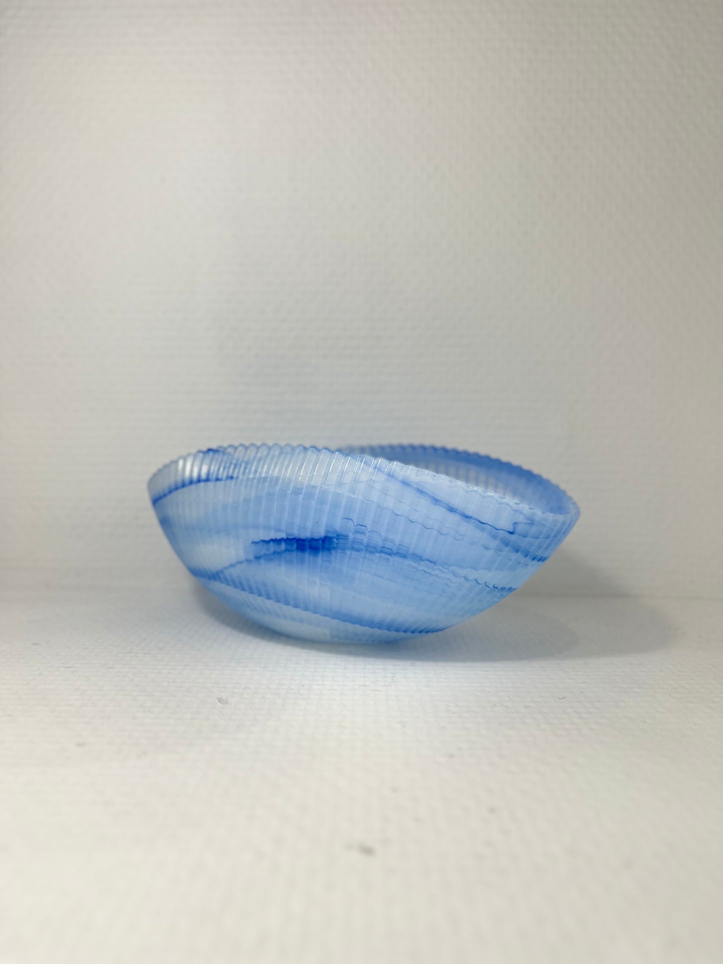 Vase oval en verre soufflé a imprimé coquillage