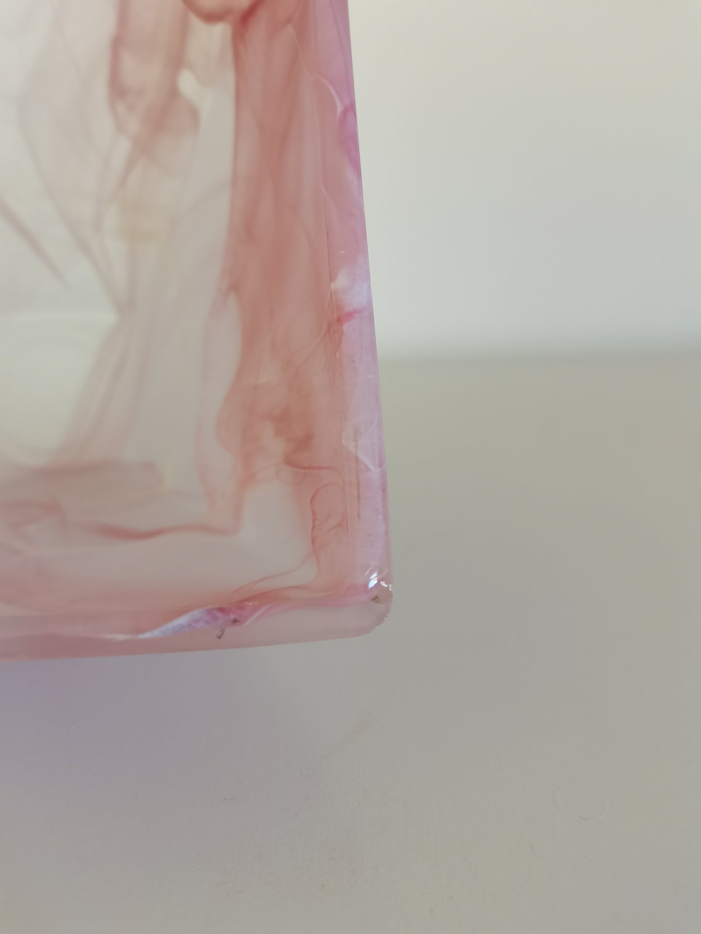 Vide-poche en opaline mate effet fumé rose