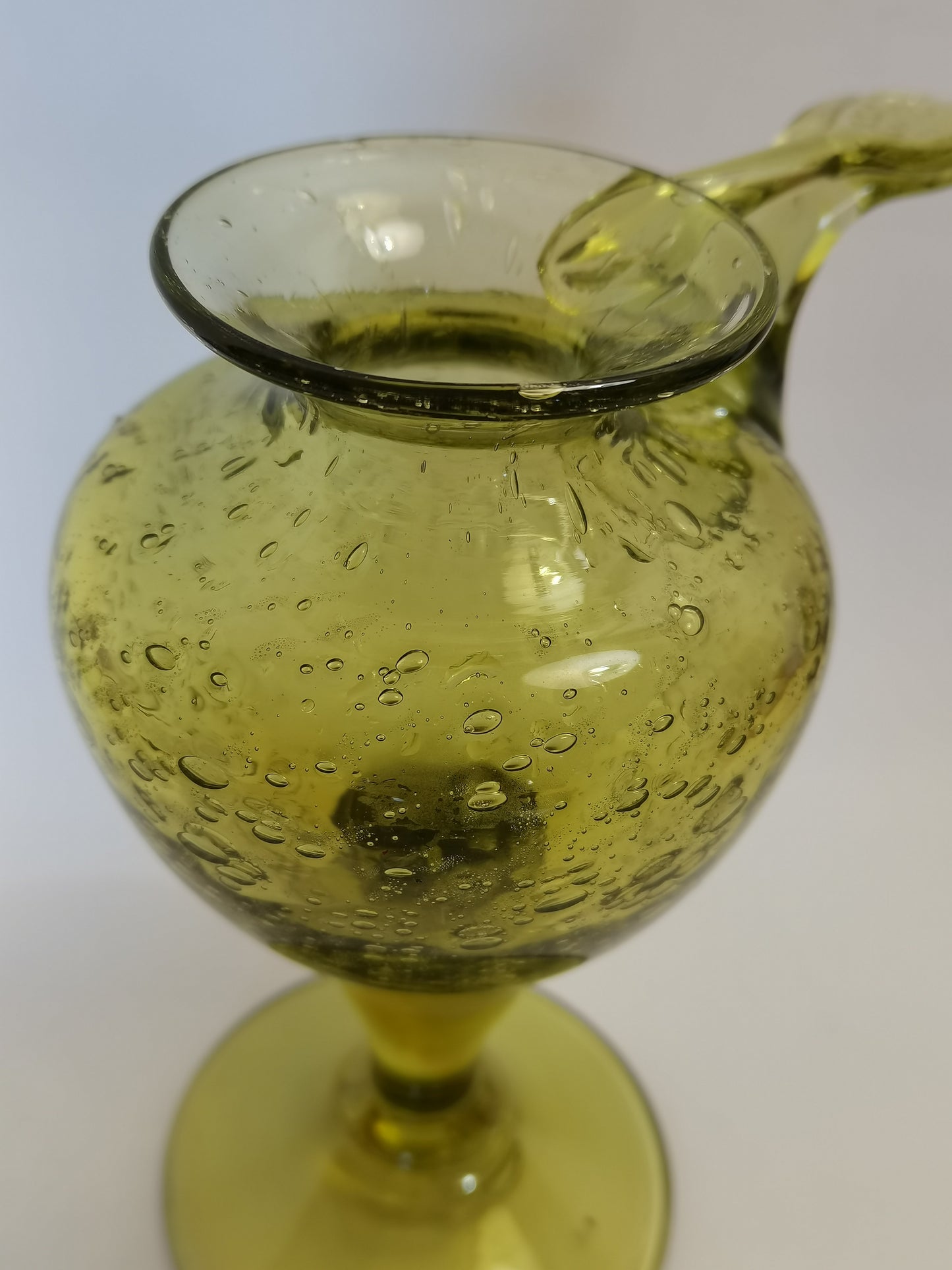 Bougeoir huilier en verre soufflé vert BIOT,  1970