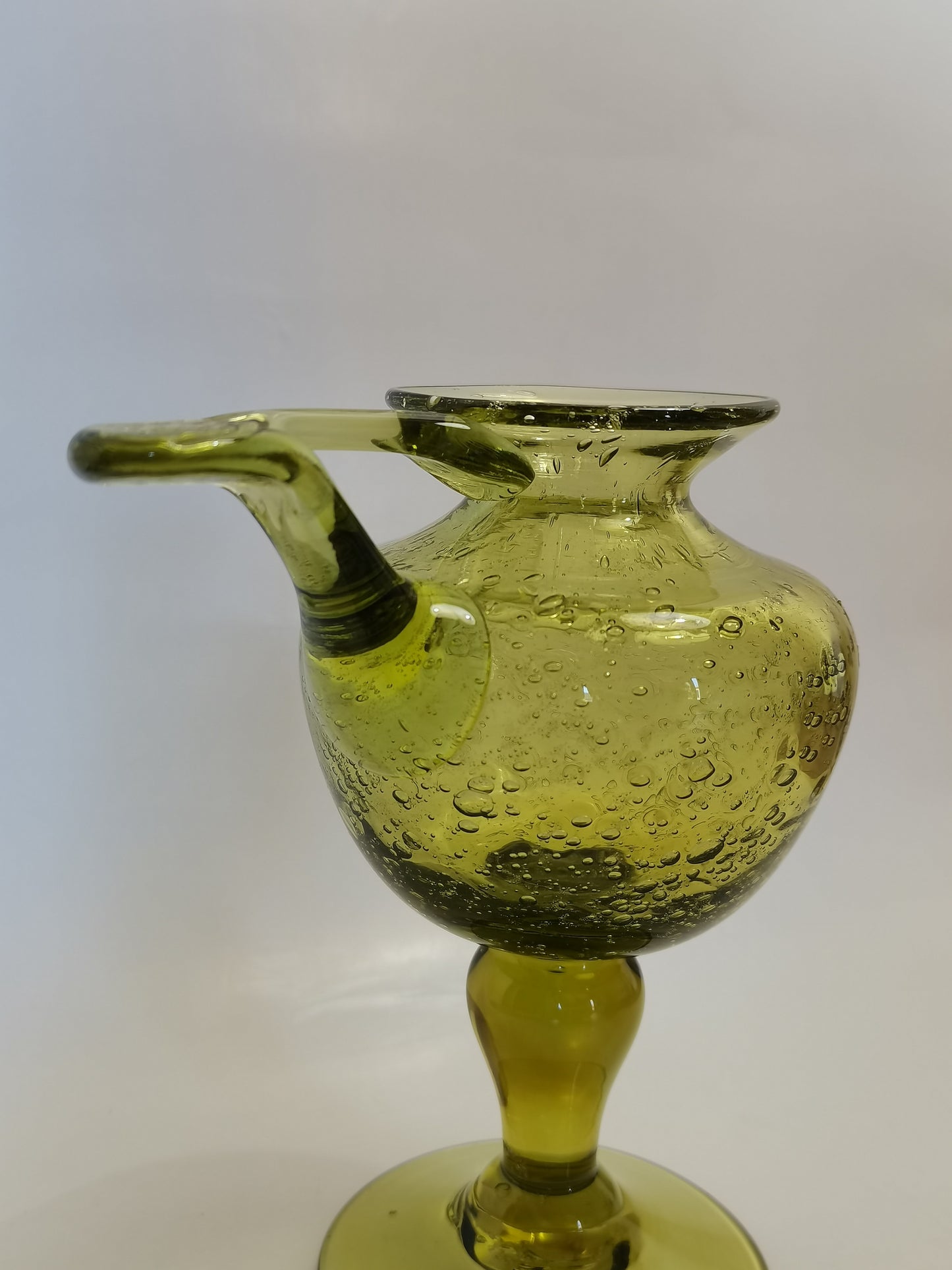 Bougeoir huilier en verre soufflé vert BIOT,  1970