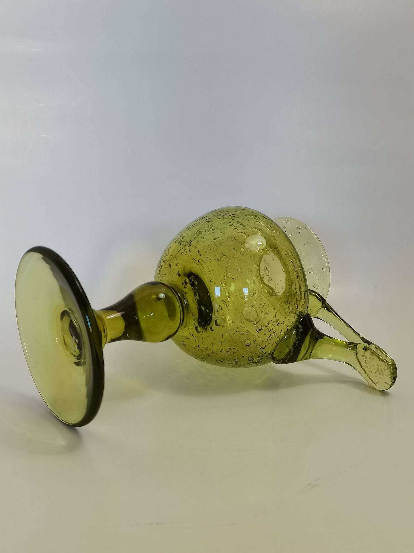 Bougeoir huilier en verre soufflé vert BIOT,  1970