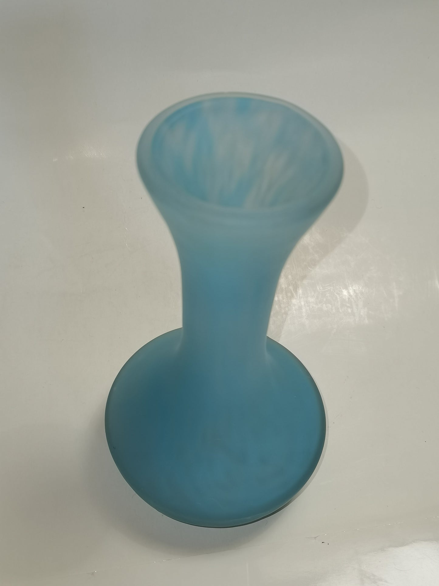 Vase soliflore en opaline bleu ciel