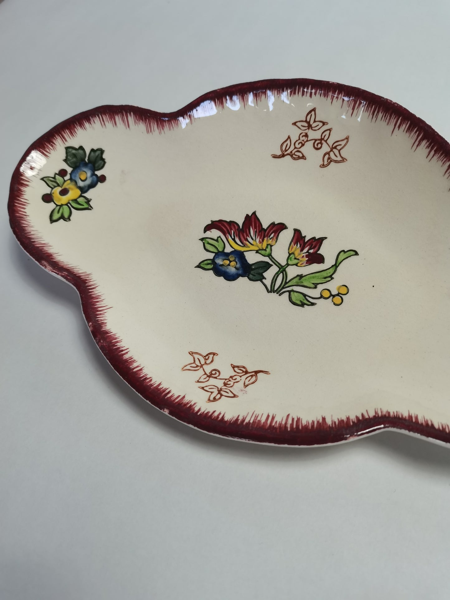 Magnifiques assiettes ovale en faïence, Modèle "Marseille" de Longwy